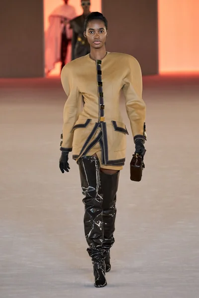 Look 8